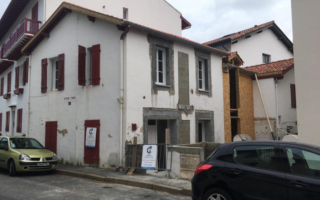 Réhabilitation et extension d’une maison de ville à Saint-Jean-de-Luz (64).